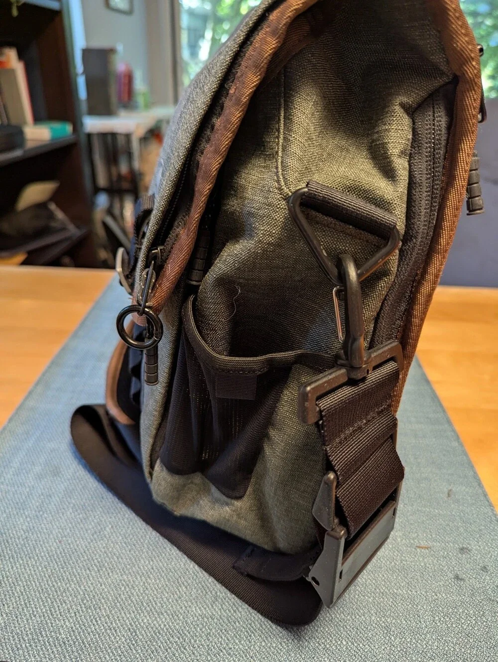 Timbuk2 Command TSA-Friendly Laptop Messenger Bag 18L - Great condition